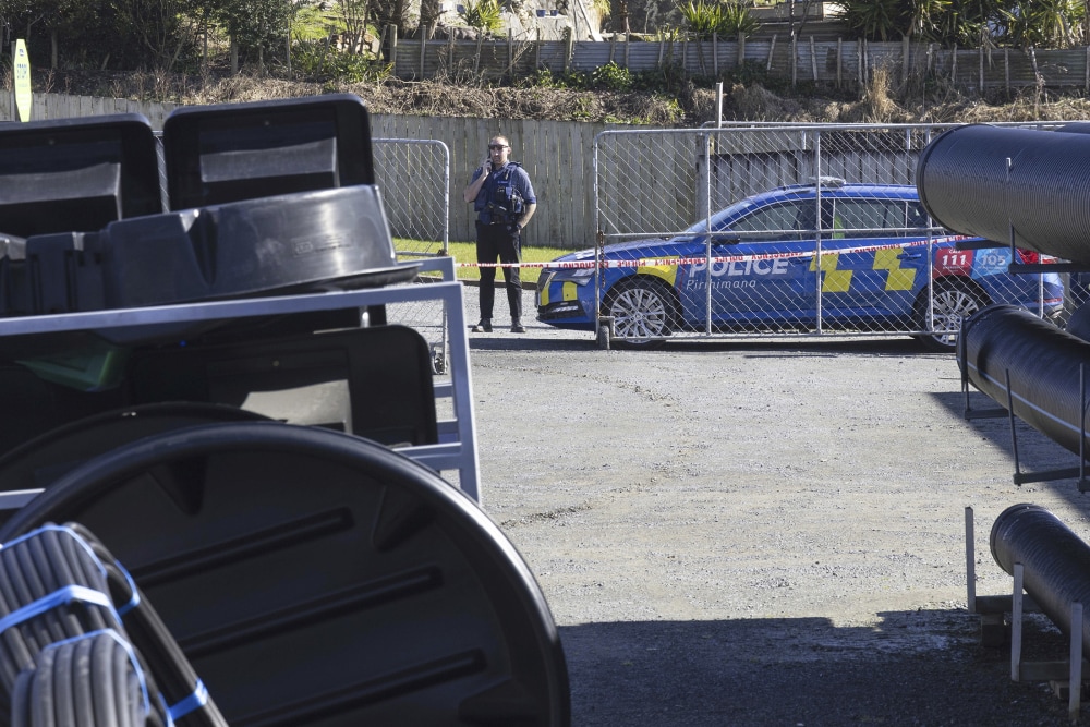 New Zealand father who was on the run with his 3 children for years is shot dead by the police